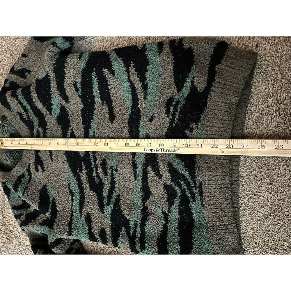 Barefoot Dreams Women's XS Green Camo CozyChic Pullover Sweater - Picture 5 of 10